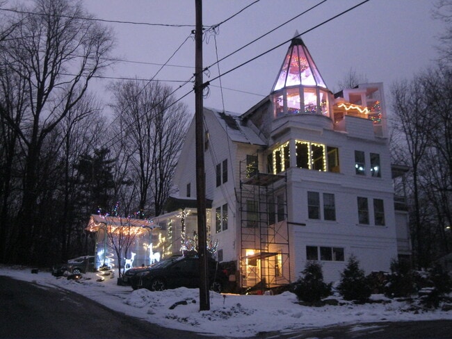 Building Photo - 29 Fairview Ave Unit Apt. 1