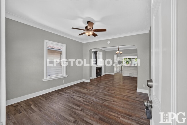 Photo - 544 Woodsdale Ave