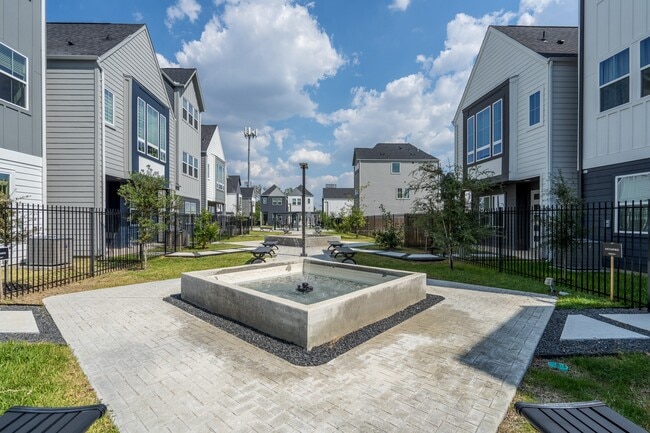 Photo - 8324 Springwood Cyn Ln