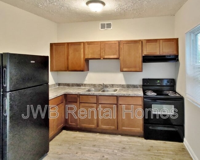 Photo - 2122 Leger Cir