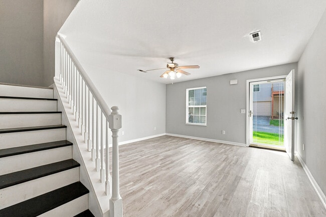 Photo - 8705 Mowbray Way