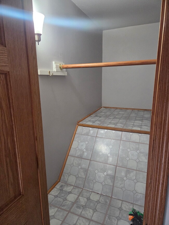 Building Photo - 4573 Main St NE Unit 4573