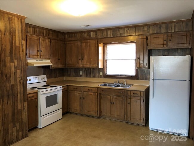 Photo - 355 Sunny Hill Dr