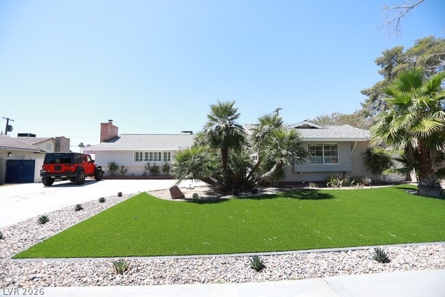 Building Photo - 2725 Colanthe Ave