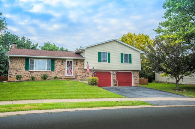 Pet Friendly Single-Family Home with Fence... - Pet Friendly Single-Family Home with Fence...