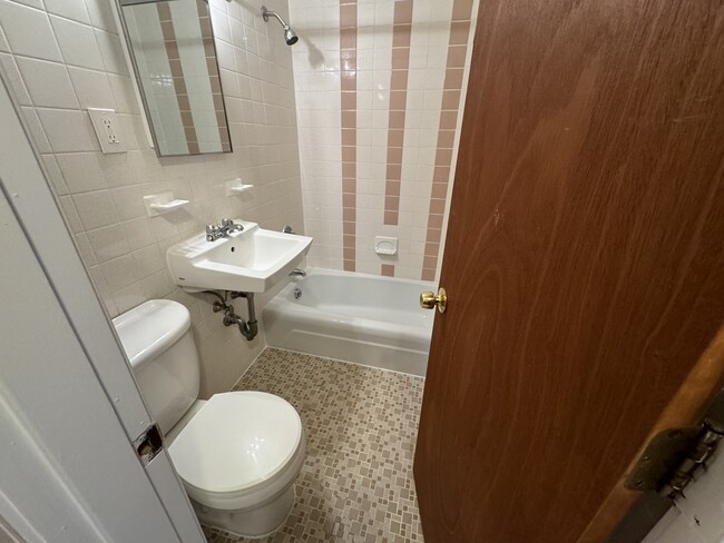 Photo - 276 North Beacon St Apartamentos Unidad 24