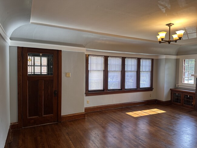 Living room / front entrance