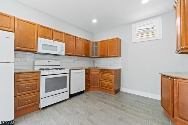 Building Photo - 114 Littleton Ave Rental