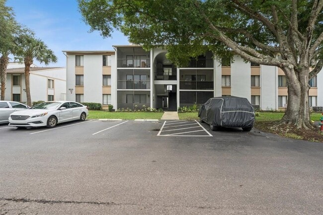 Building Photo - 8215 Sun Spring Cir Unit 12