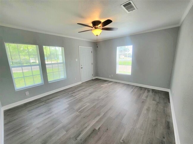 Photo - 701 18th Ave N