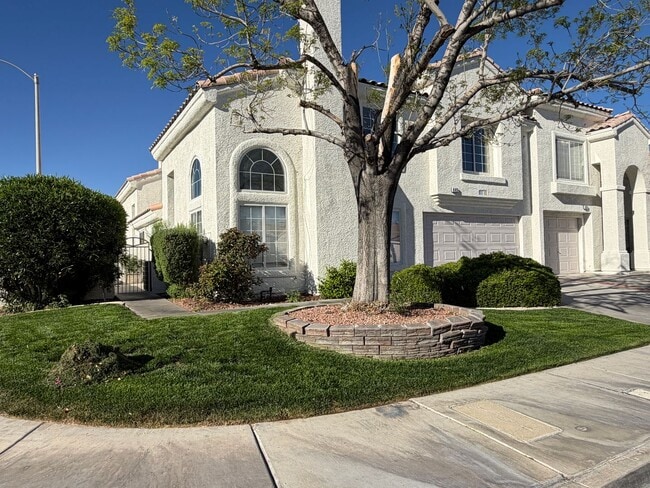 Building Photo - Gorgeous 3 bedroom Townhome ready for immediate move-in!