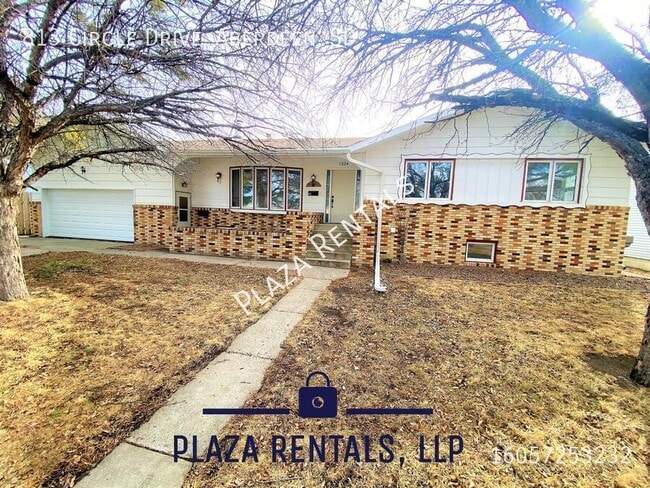 Building Photo - 1224 Lloyd St N Unit 1 Rental
