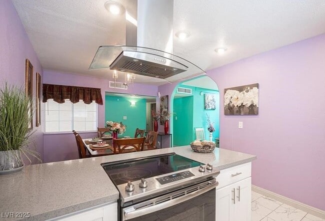 Building Photo - 6325 Lawton Ave Rental