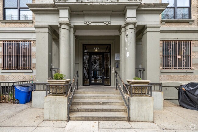 Photo - 547 Lincoln Pl