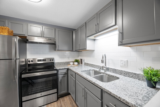 Kingswood Court Apartments