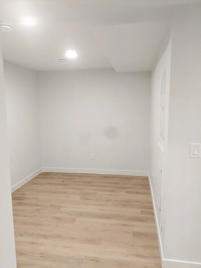 Photo - Modern Studio Unit with Private Entrance –... Unit U2 - 2721B