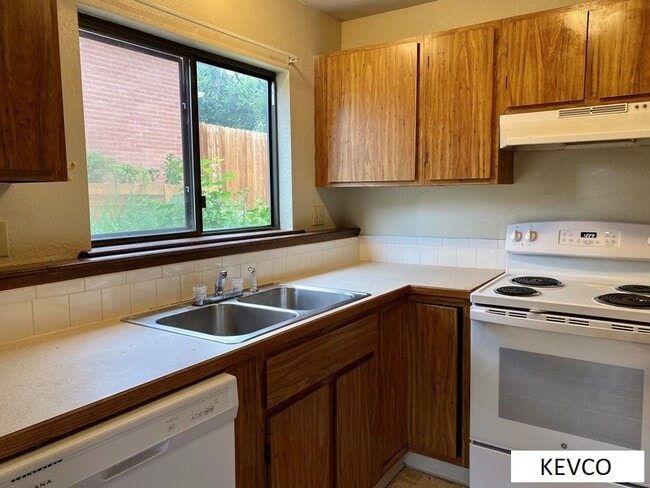Photo - 622 Endicott St