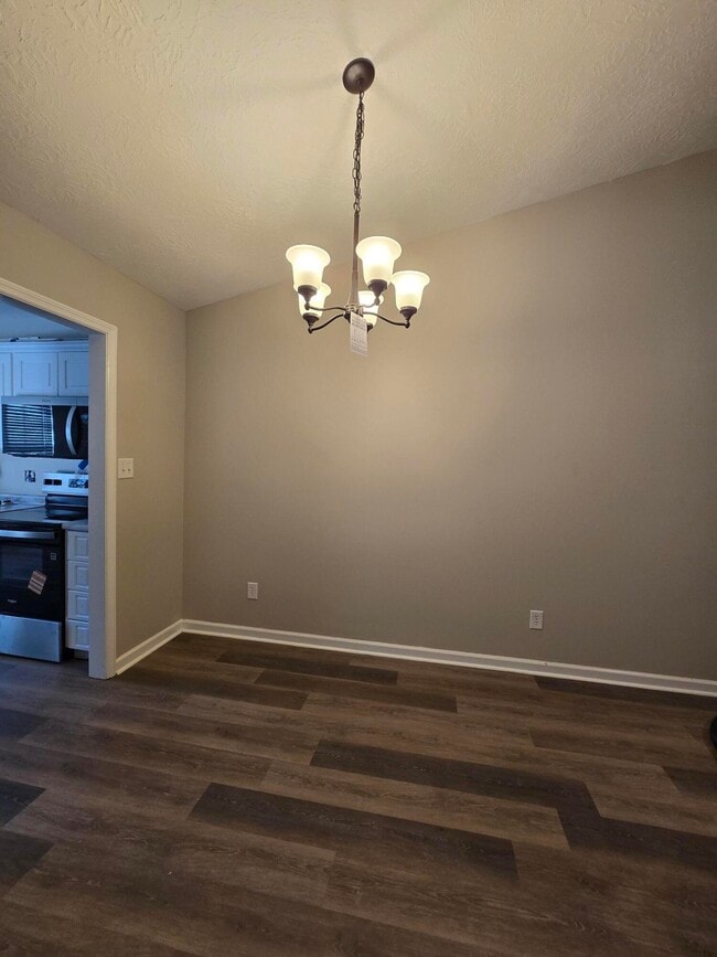 Photo - 528 Edgecliff Ln