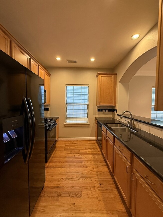 Photo - 2939 Clinton Dr