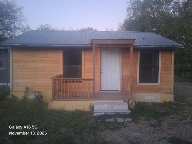 Photo - 6106 Kasper St