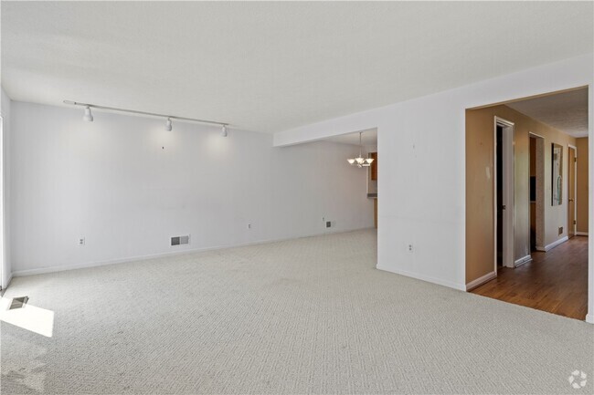 Building Photo - 245 Deerhurst Ln Rental