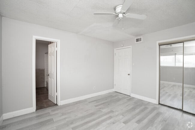 1BR, 1BA - 580SF - Bedroom