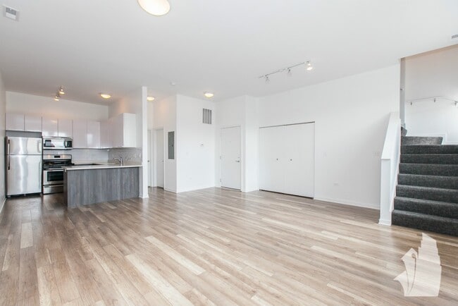 Photo - 2700 W North Ave Unidad # 0203