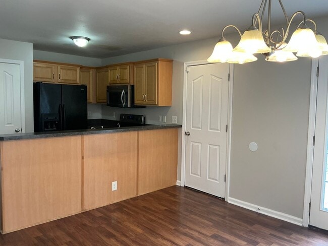 Photo - 1890 Camelot Dr