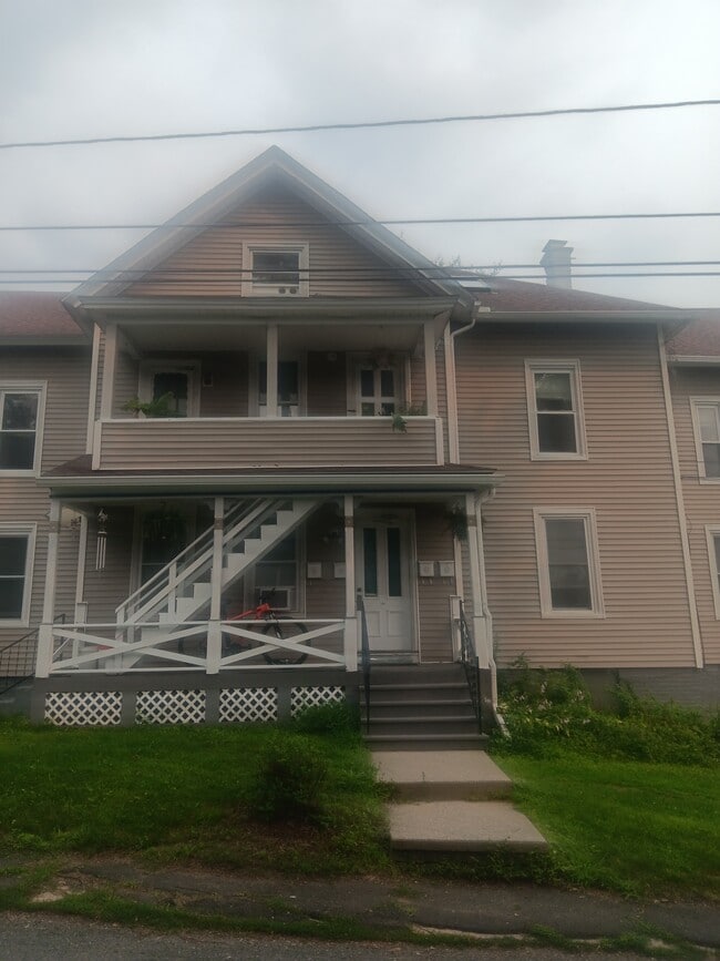 Building Photo - 2 Prospect Ct Unit 2 prospect ct Northampton ma.
