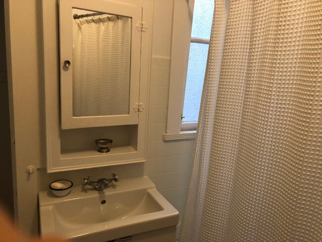 Bathtub / Shower. Built in linen closet. - 1267 Chestnut St Unit 2