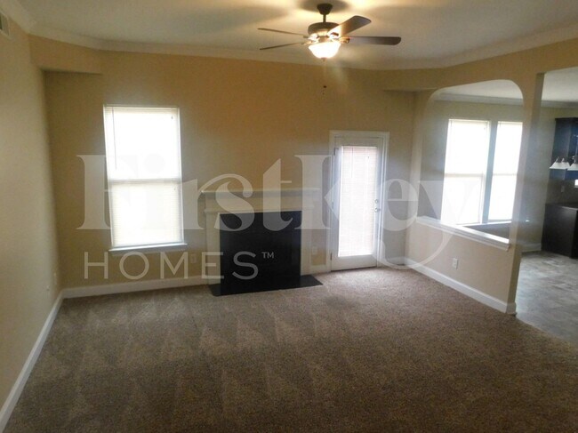 Photo - 610 Leitrim Way