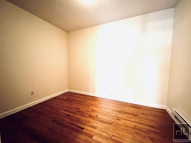 Building Photo - Mott Street Rental