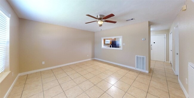 Photo - 210 W G St