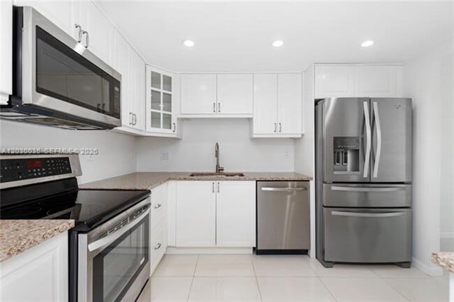 Building Photo - 210 Seaview Dr