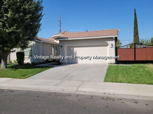 Photo - 1052 Foxfire Dr