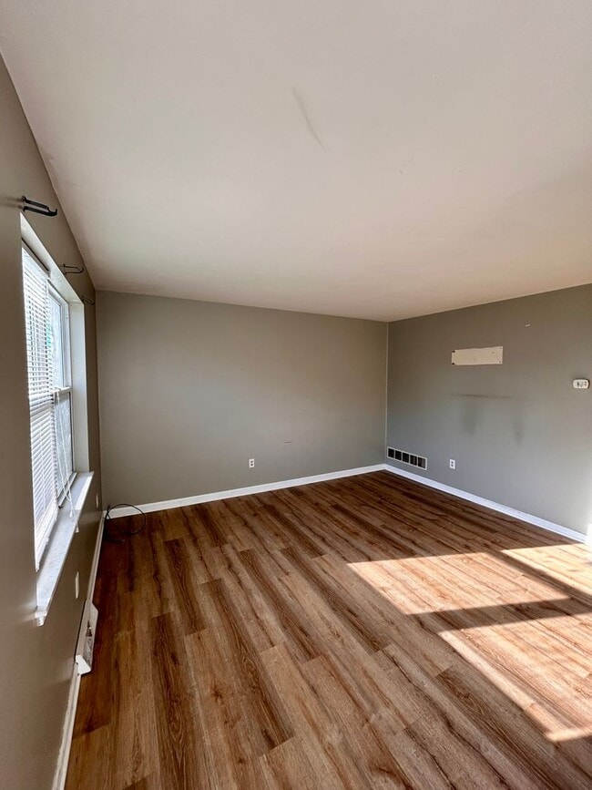 Photo - 3 Bed 2 bath Townhouse In Manchester York