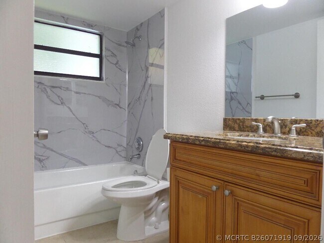 1523 Lake Crystal Dr Unit F