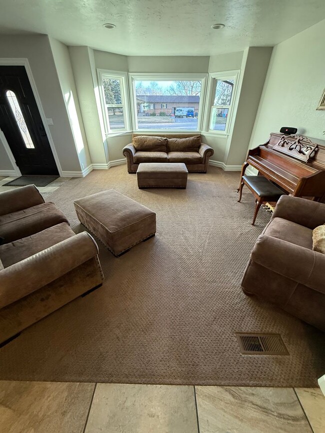 Photo - Beautiful 4 Bedroom, 3 Bathroom Home With Basement in Cedar City