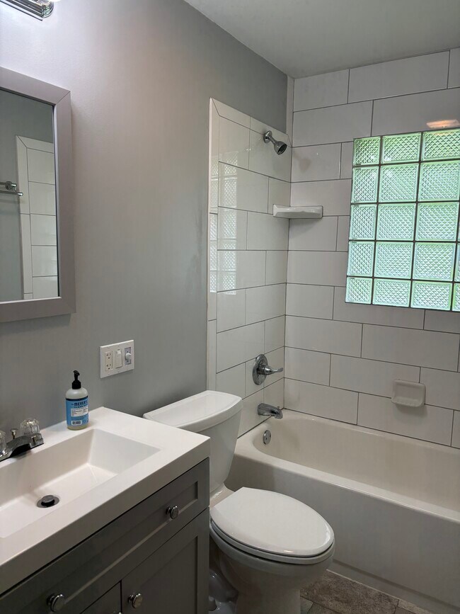 Photo - 374 Raritan Dr