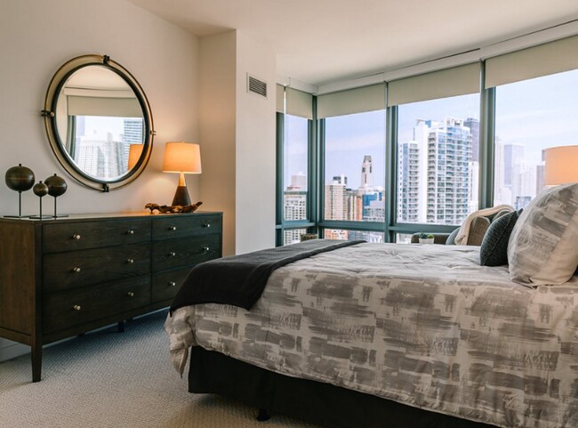 Photo - 340 W Hubbard St