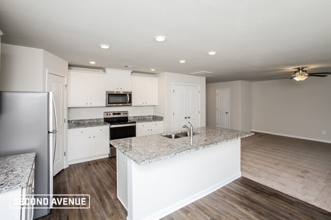 Photo - 340 Sundew Rd