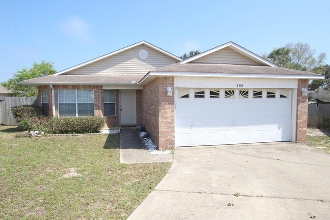 Spacious Brick Home Near NAS & Perdido Bea... - Spacious Brick Home Near NAS & Perdido Bea...