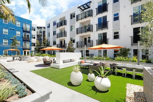 Sunny Retreat - Eleven 10