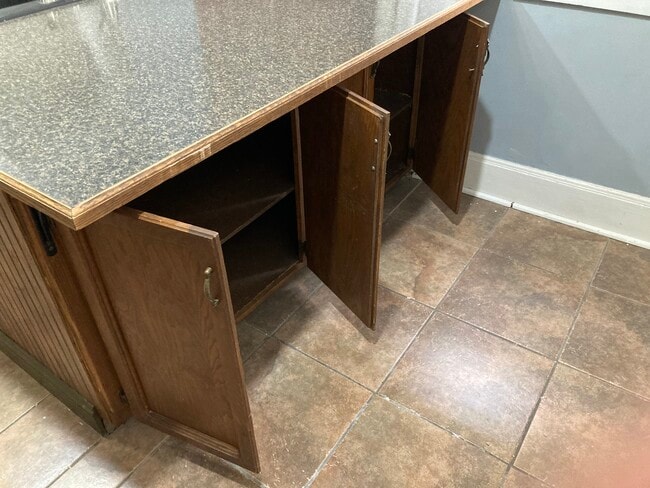 Photo - 3327 Wyandotte St