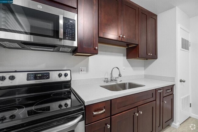 Building Photo - 1409 Berrellesa St Rental