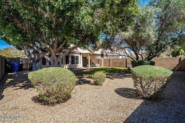 Photo - 213 W Caroline Ln