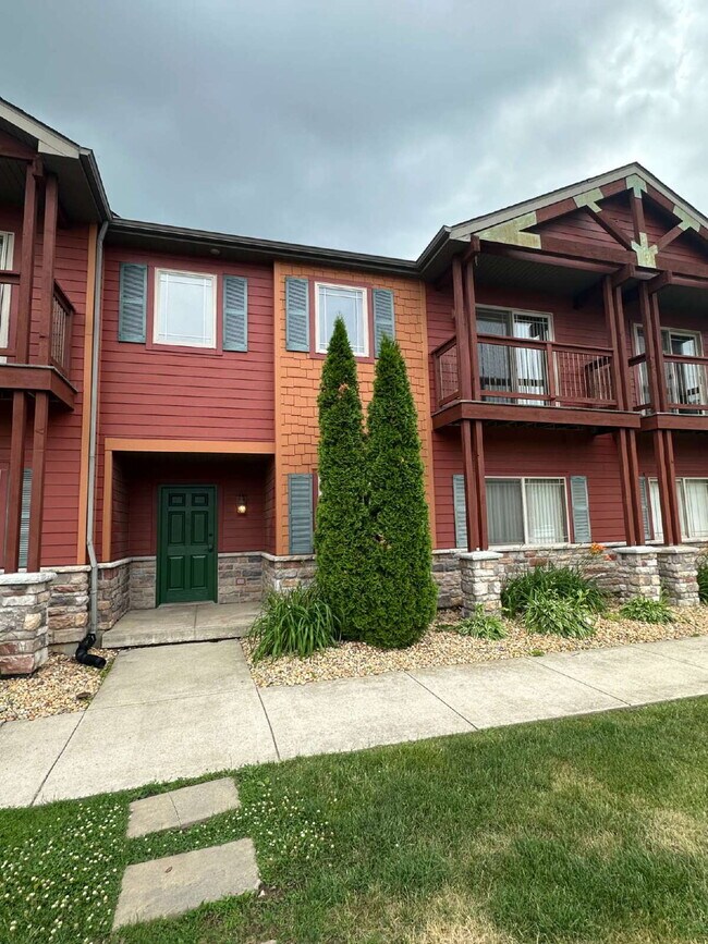 Photo - LUXURY RENTAL IN NORTH UTICA – OAK RIDGE VILLAGE Unit 2