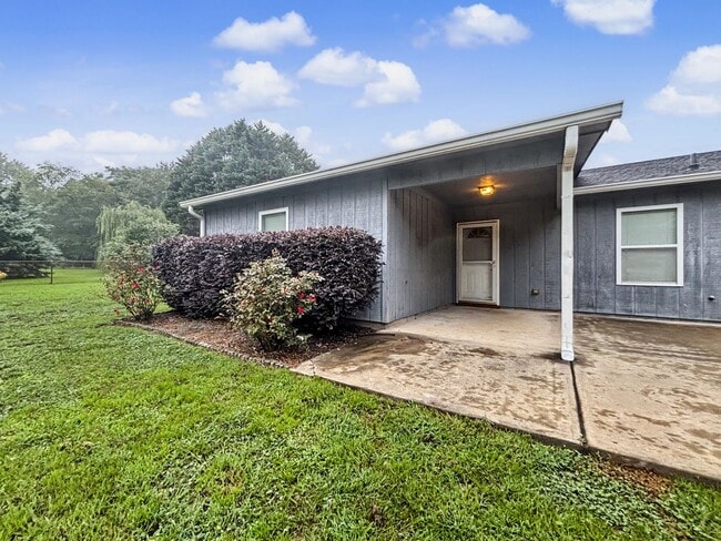 Building Photo - 560 Lee Byrd Rd