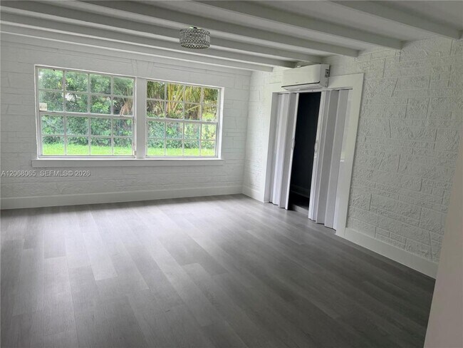 Photo - 650 SW 55th Ave