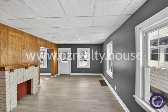 Photo - 119 Carbon St